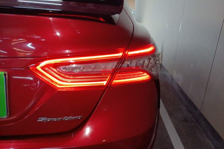 Used Toyota Camry 2018 2.0S FENGSHANG Edition Exterior 3