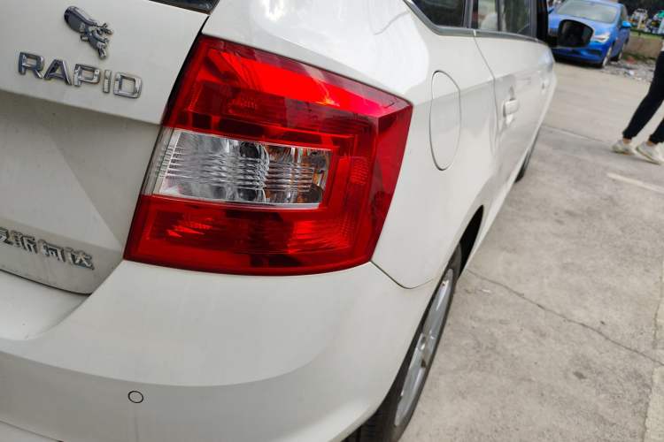 Used Skoda Rapid Spaceback 2018 1.6L Automatic Comfort Edition