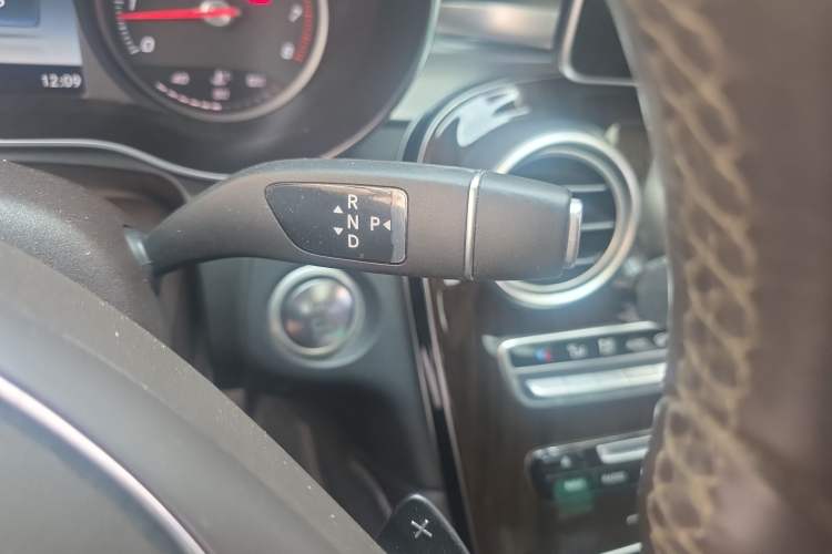 Used Mercedes-Benz GLC 2019 GLC 260 L 4MATIC Dynamic Model Gear Lever