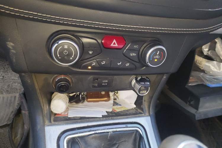 Used Zxauto Terralord 2018 2.5T Two-Wheel Drive Luxury Version Standard Double Audio And AC Panel