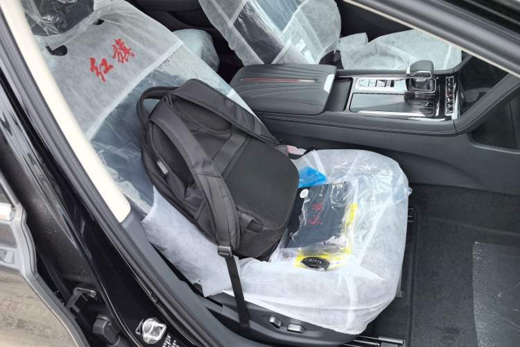 Used Hongqi H5 2025 1.5T DCT Qiyun 500 000th Unit Commemorative Edition Right Front Seat