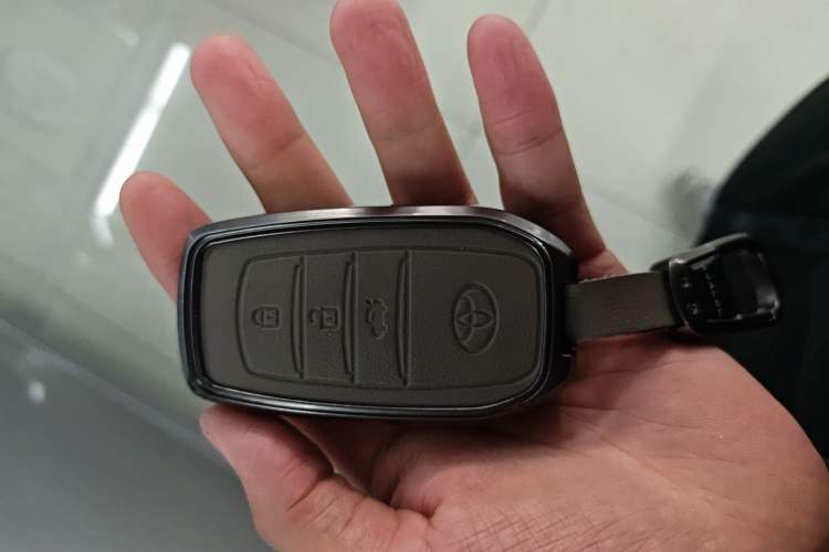 Used Toyota Avalon 2024 Dual-Motor 2.0L Luxury Edition
