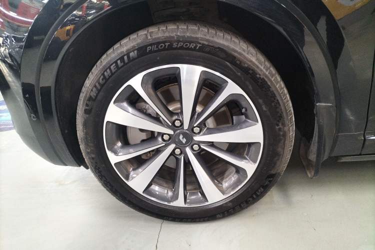 Used Li Auto ONE 2021 Extended-Range 6-Seater Version Left Front Wheel Hub