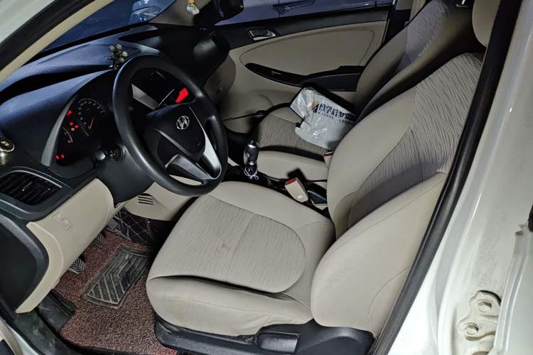Used Hyundai Verna (older generation) 2014 1.4L Manual Smart GLS Trim Left Front Seat