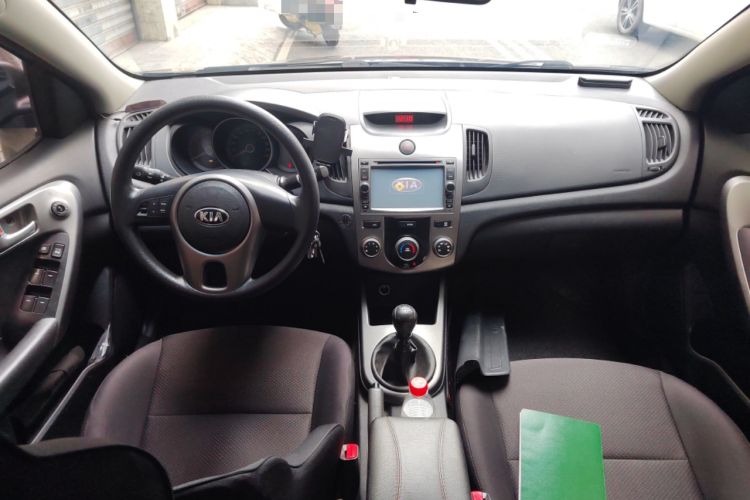 Used Kia Forte 2012 1.6L MT GL Commemorative Edition Center Console