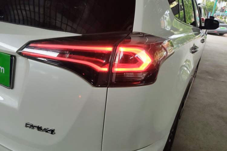 Used Toyota RAV4 2016 2.0L CVT Two-Wheel Drive Smart Edition China V Standard