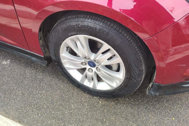 Used Ford Focus 2012 Sedan 1.6L Manual Comfort Model
