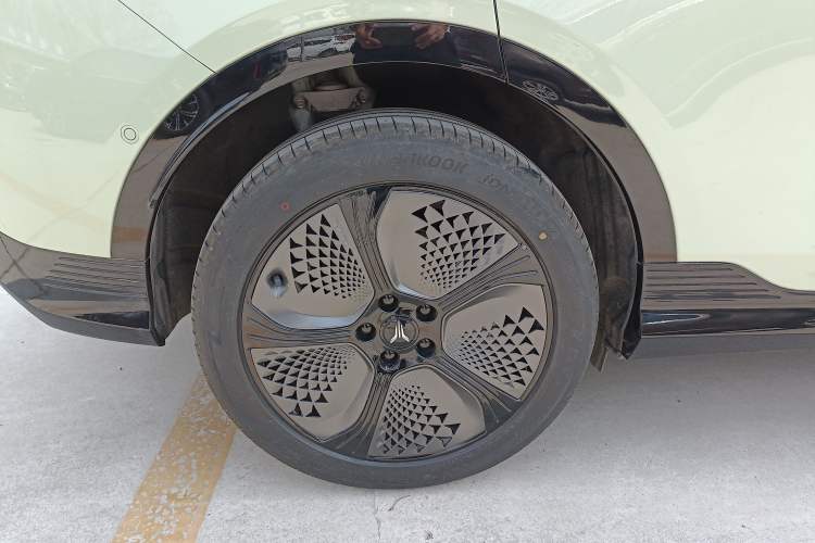 Used VOYAH COURAGE 2024 Ultra-Long Range Smart Enjoyment Version Exterior 5