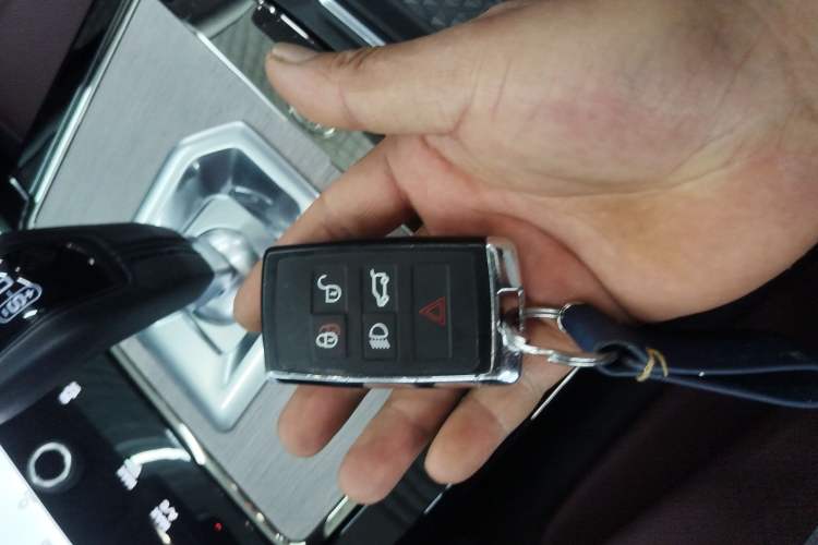 Used Land Rover Range Evoque 2022 Aurora L 249 PS R-Dynamic Luxury Edition Interior 1