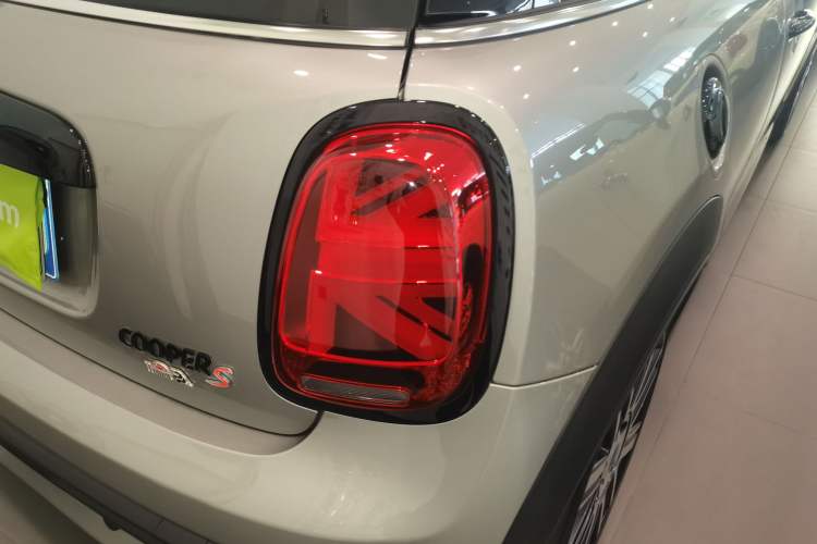 Used MINI MINI 2023 Updated 2.0T COOPER S Artist