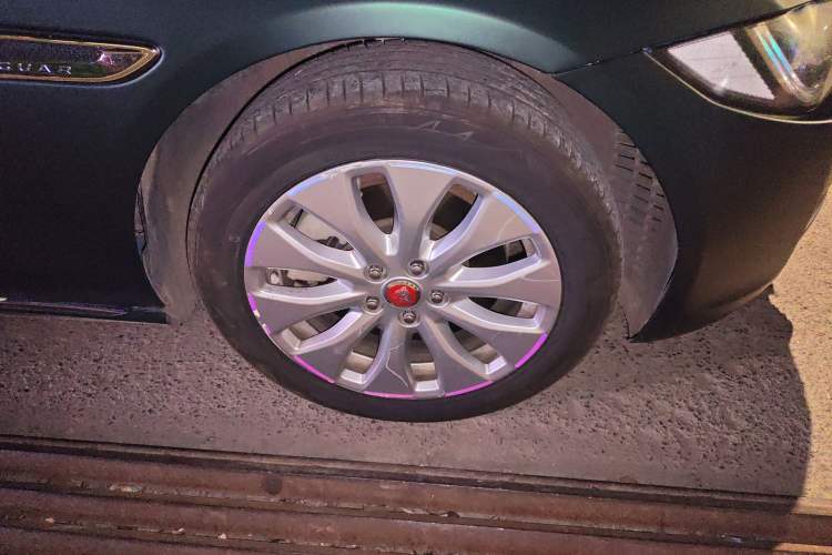 Used Jaguar XEL 2019 2.0T 200 PS Elite Edition Right Front Wheel Hub