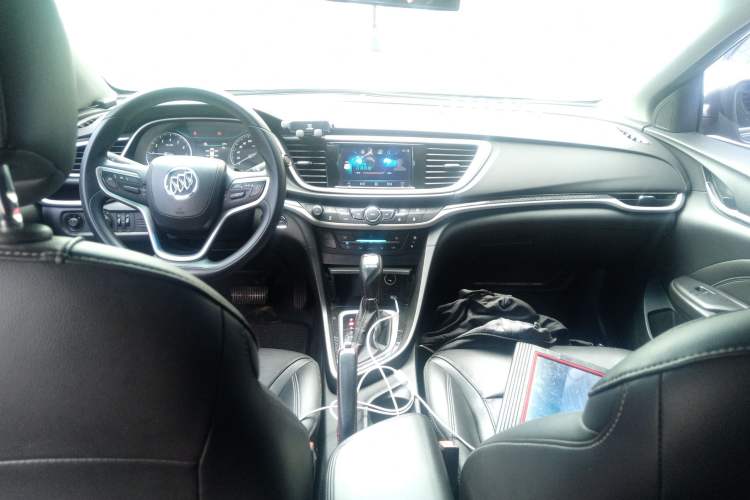 Used Buick GT 2015 18T Dual-Clutch Luxury Model Center Console