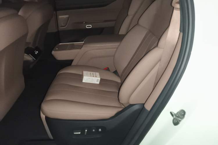 Used Nio ES8 2024 75 kWh Executive Edition Left Rear Seat