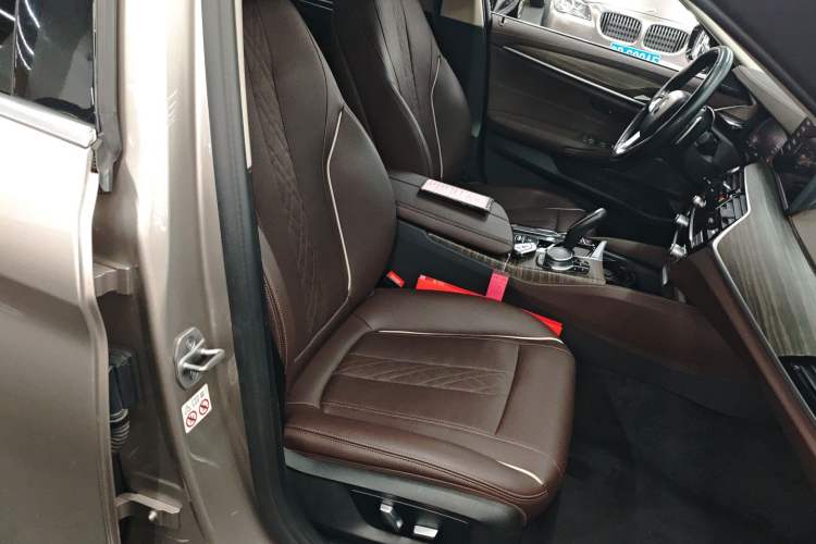 Used BMW 5 Series 2022 Updated 530Li Leading Edition Luxury Package Right Front Seat