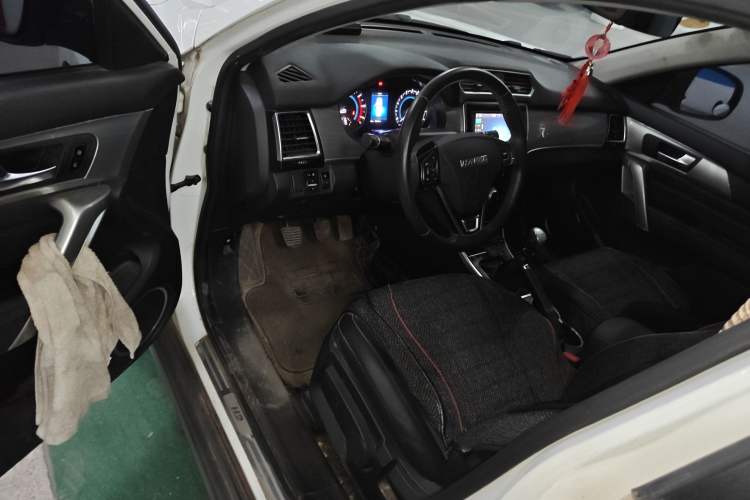 Used Haval H2 2017 Red-Label 1.5T Manual Two-Wheel-Drive Elite Model