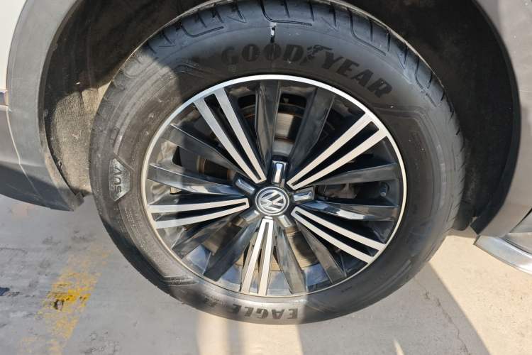 Used Volkswagen Tiguan L 2019 Revised Version 280TSI Automatic Two-Wheel Drive Panoramic Comfort Edition China VI Standard