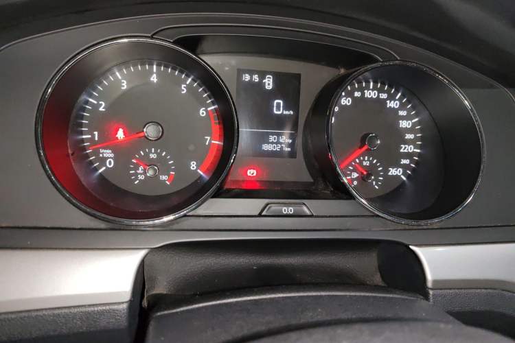 Used Volkswagen Lamando 2015 230TSI Manual Trend Edition Odometer Close Up