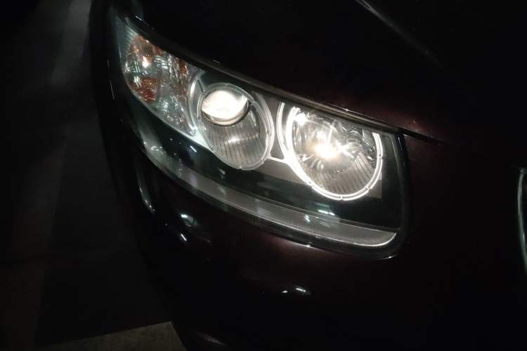 Used Hyundai Santa Fe Classic 2010 2.4 Luxury Edition 7-Seater Four-Wheel Drive Right Front Headlight