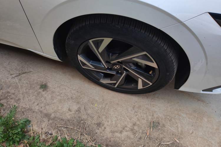 Used Hyundai Elantra 2023 1.5L CVT GLX Elite Edition Right Front Wheel Hub