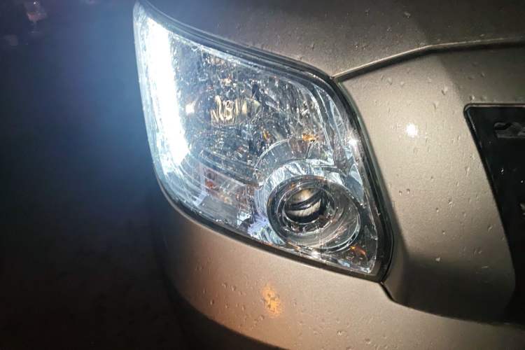 Used Foton Toano 2023 Joy Elephant Multi-Function 2.0T Manual Long-Wheelbase Mid-Roof Model with Single Rear Tire Available in 5/6/7/9-Seater Configurations
