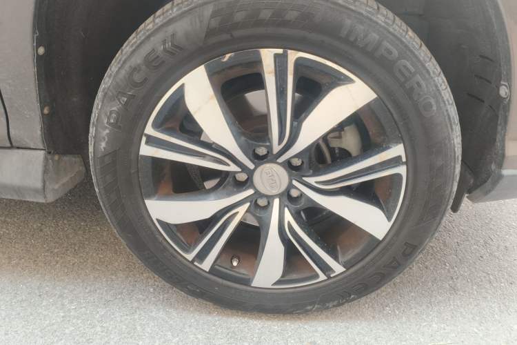 Used BYD S7 2017 2.0T Automatic Prestige Edition Right Front Wheel Hub