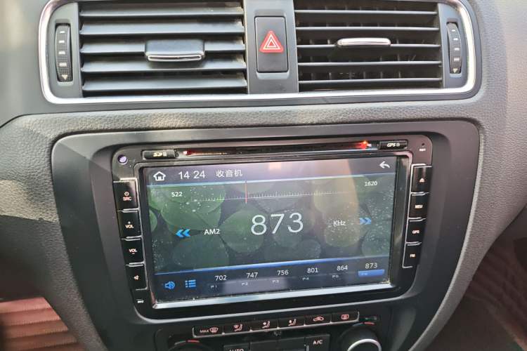 Used Volkswagen Sagitar 2014 Revised Version 1.4TSI Manual Luxury Edition Audio And AC Panel