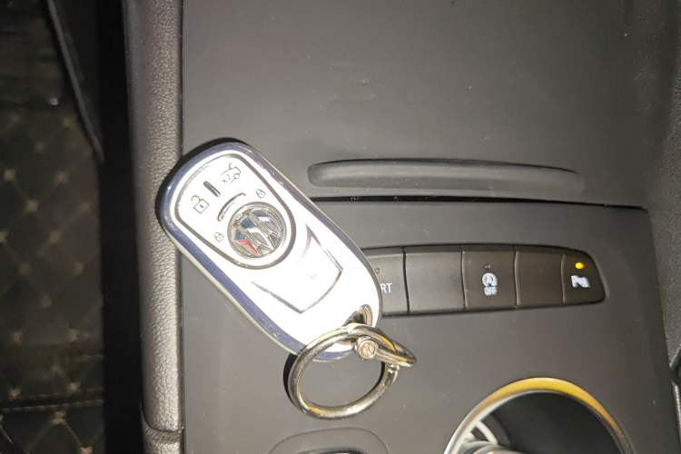 Used Buick Regal 2024 25T Deluxe Edition Vehicle Key