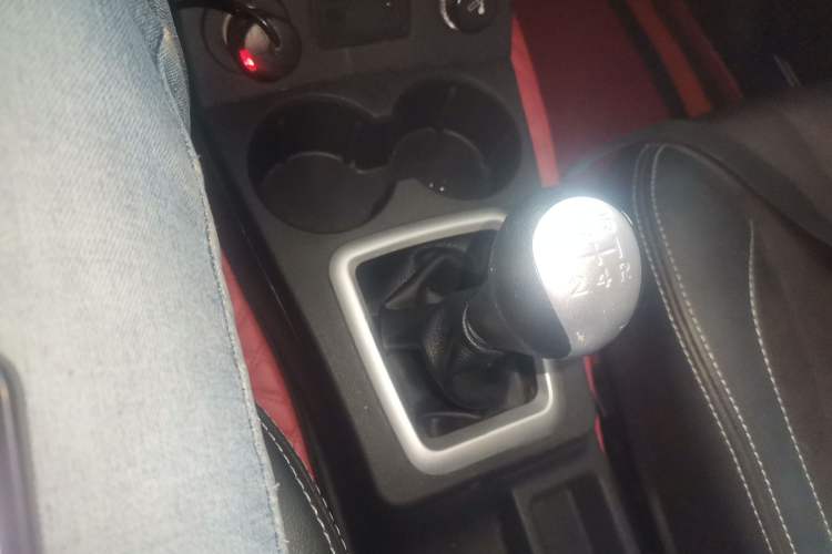 Used Dongfeng Fengon 330 2019 1.5L 330S Manual Comfort Version China VI Standard
