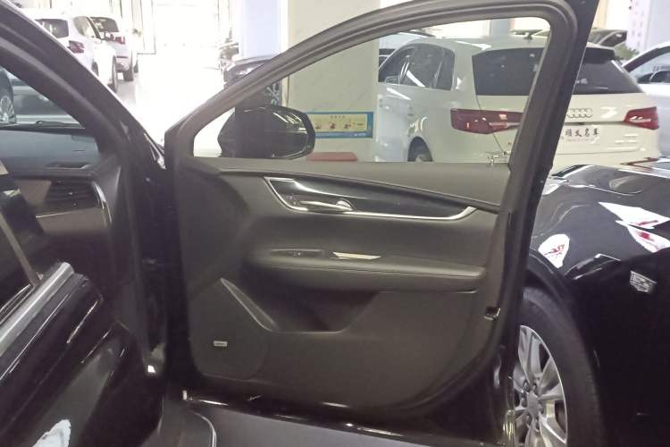 Used Cadillac XT5 2022 2.0T Two-Wheel Drive Luxury Version