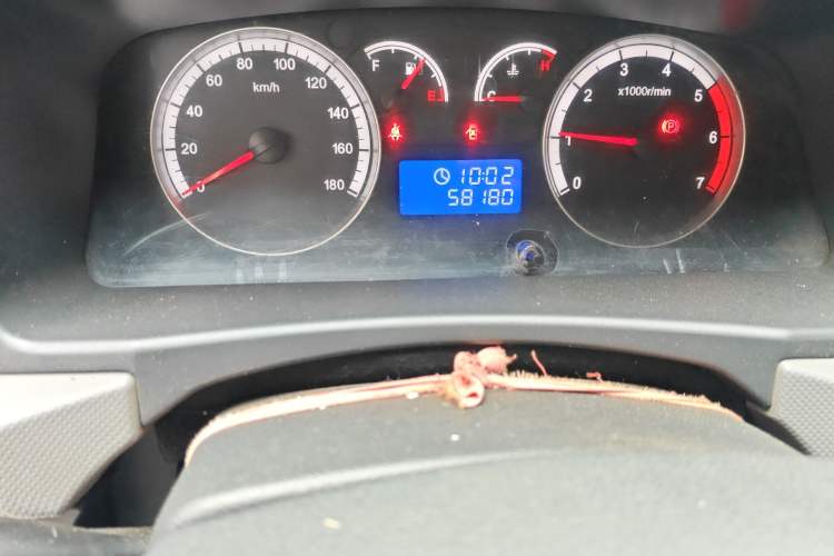 Used Foton Scenic G7 2016 2.0L Commercial Version Long Wheelbase High Roof – 486EQV4 Odometer Close Up