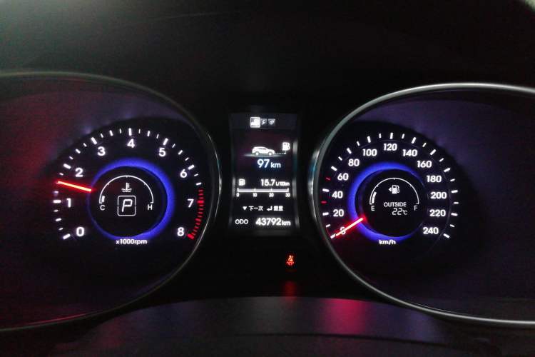 Used Hyundai Santa Fe 2015 2.0T Automatic All-Wheel Drive Smart Version 5 Seats