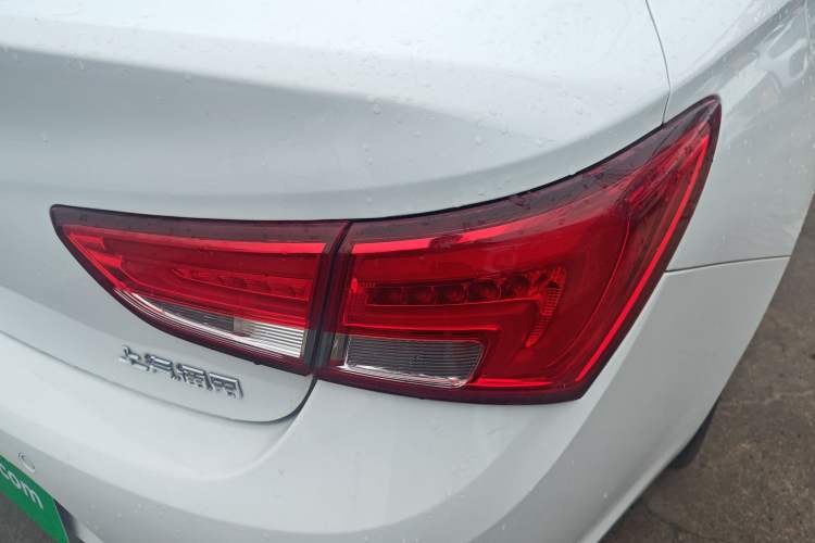 Used Buick Verano 2018 Sedan 15S Automatic Leading Model Right Rear Taillight