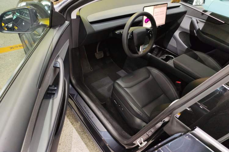 Used Tesla Model Y 2025 Rear-Wheel-Drive Version Driver Seat