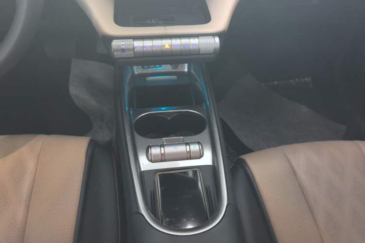 Used BYD Dolphin 2023 420 km Fashion Edition Gear Lever