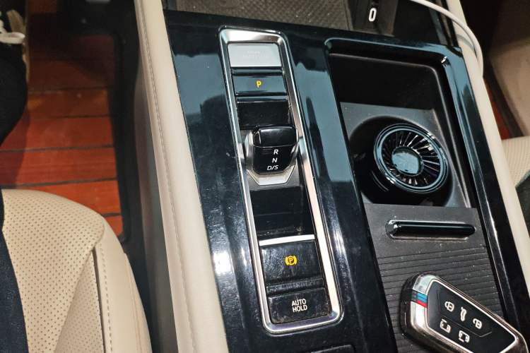 Used Volkswagen Viloran 2022 380TSI Prestige Edition Gear Lever