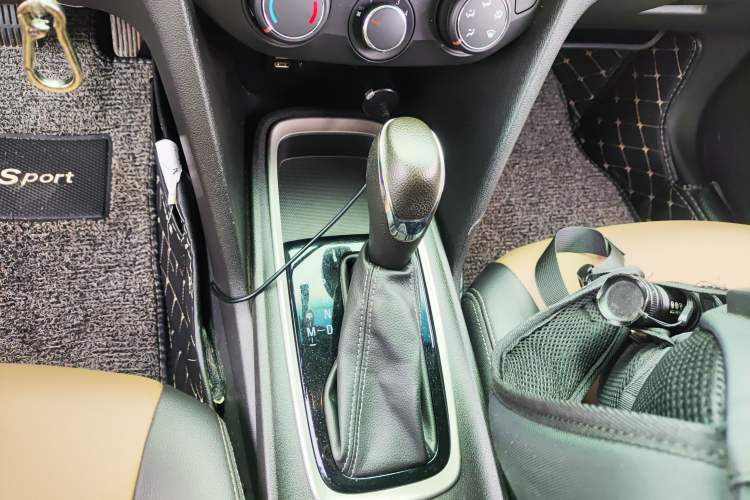 Used Chevrolet Monza 2020 320 Automatic Enjoyment Edition Gear Lever