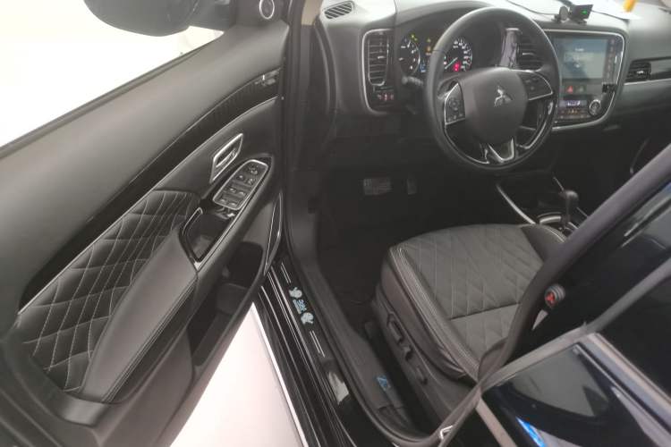 Used Mitsubishi Outlander 2021 2.0L Two-Wheel Drive Comfort Edition 7 Seats
