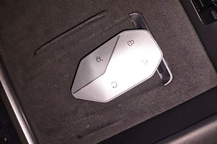 Used Formula Leopard Titanium 3 2025 501KM All-Wheel Drive Intelligent Driving Ultra Version Interior 1