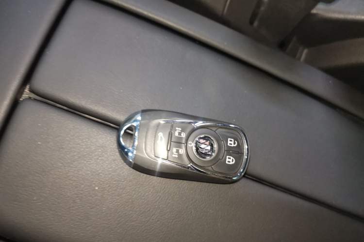 Used Buick GL8 2022 ES Land Cruiser 653T Luxury Model