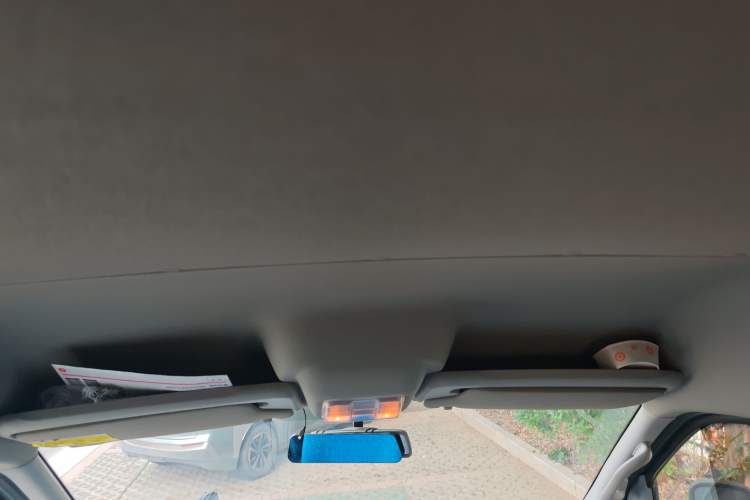 Used SAIC MAXUS Xintu V80 2019 2.5T Classic AMT Aoyuntong Facelifted Short-Wheelbase Mid-Roof 5/6-Seater Headliner