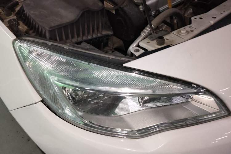 Used Buick GT 2014 XT 1.6L Automatic Comfort Edition Right Front Headlight