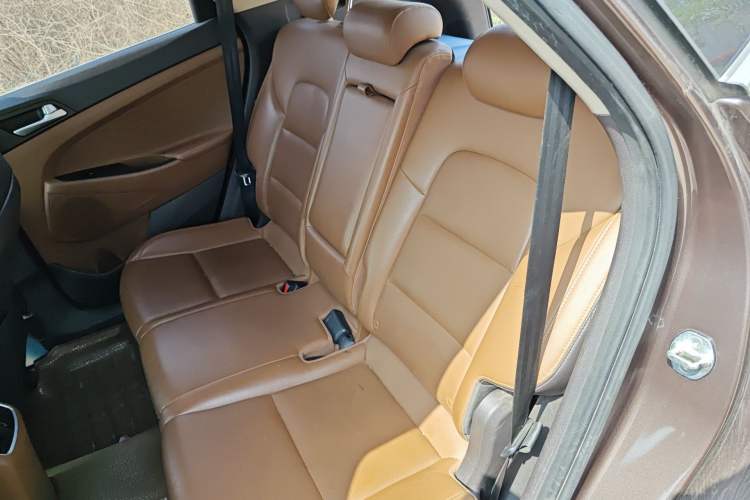 Used Hyundai Tucson 2015 1.6T Dual-Clutch Two-Wheel-Drive Leading Model Left Rear Seat