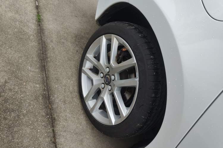 Used Volvo V60 2017 T5 Zhiyi Edition China V Standard Right Rear Wheel Hub