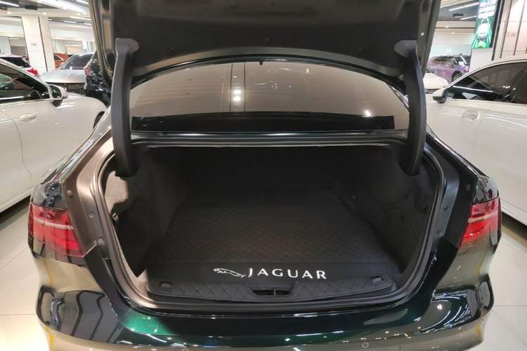 Used Jaguar XEL 2025 2.0T 250 PS R-DYNAMIC 90th Anniversary Edition Trunk