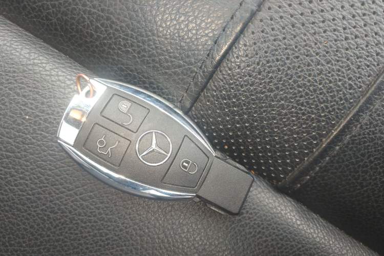 Used Mercedes-Benz R-Class 2017 R 320 4MATIC Business Edition Prestige Model