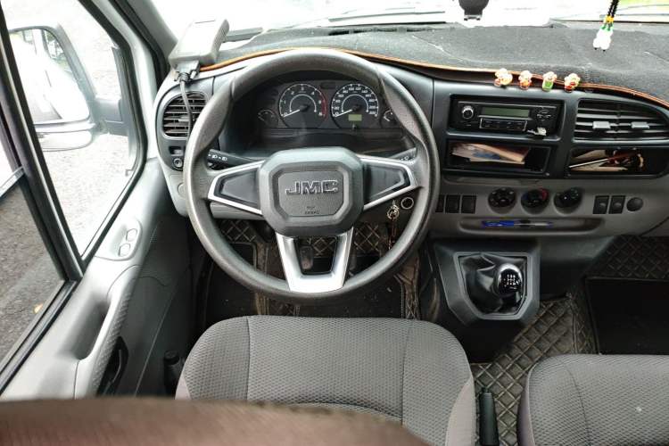 Used JMC Transit 2019 2.8T Commercial Version Short Wheelbase Mid-Roof 6-Seater China VI JX493
