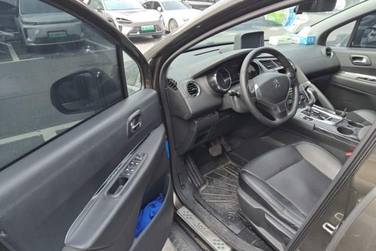 Used Peugeot 3008 2015 2.0L Automatic Classic Edition