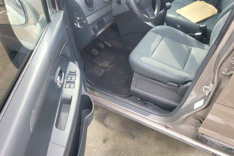 Used Suzuki Wagon R X5 2013 Cruise Edition 1.4L VVT Standard Model Driver Seat