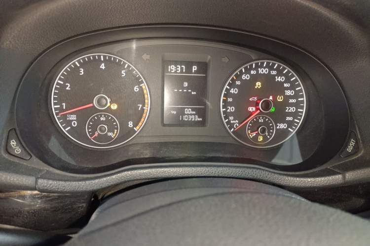 Used Volkswagen Passat 2014 1.4TSI DSG Prestige Edition Odometer Close Up