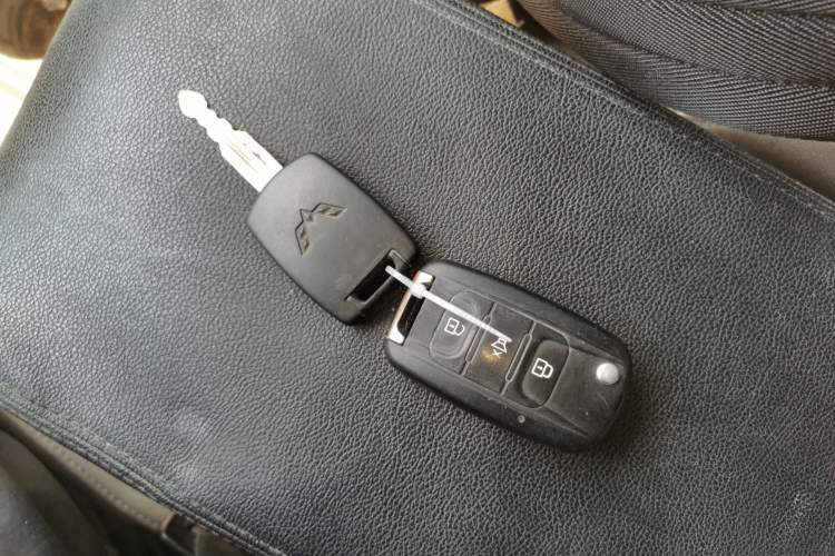 Used Wuling Hongguang V 2022 1.5L Jingqu Version Hydraulic Power Steering LAR Vehicle Key